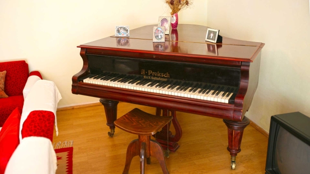 Működőképes antik zongora eladó 